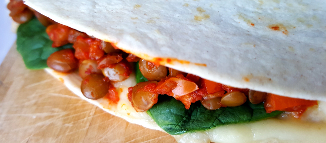 Quesadilla de lentejas verdes y espinacas